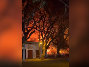 Duas casas são destruídas pelo fogo após troca de lâmpada em Maringá