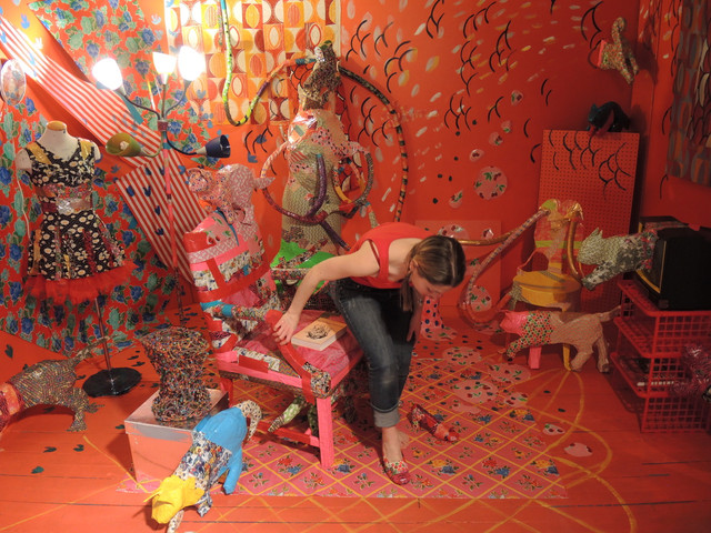 Freya's Red Room, Trying on Shoes