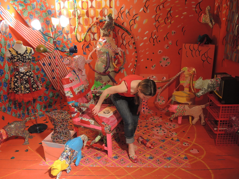 Freya's Red Room, Trying on Shoes