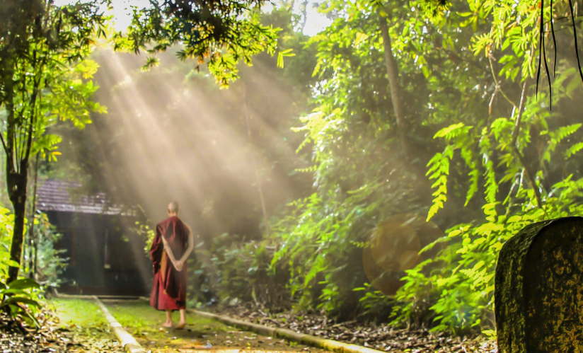 Hãy thở nhẹ nhàng, thong thả, học cách đối xử từ tốn với bản thân và những suy nghĩ đến với bạn trong khi thiền định.