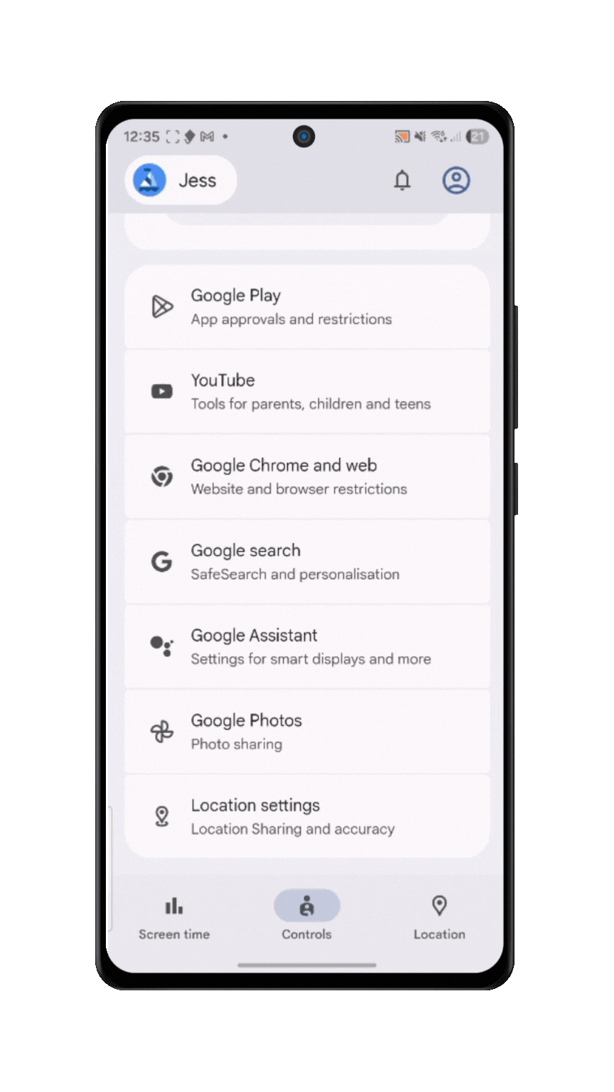 Family Link location map showing a child’s device location, battery status, and movement indicator.