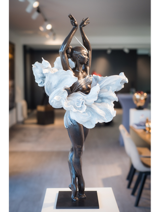 Ballerina (side), 2021, Luo Li Rong