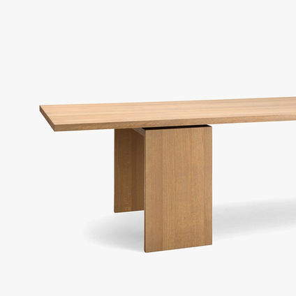 eetkamertafel of vergader tafel