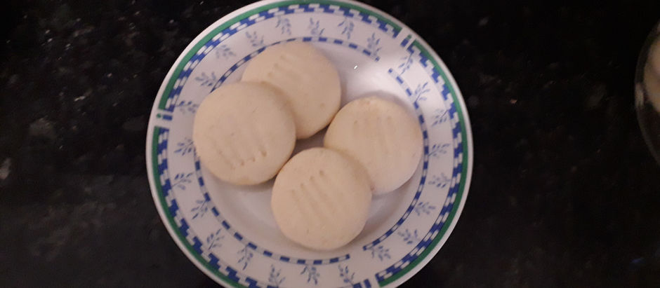 🍊 Sequilhos de Farinha de Mandioca com Coco e Essência de Laranja(Biscoitos Amanteigados Sem Glúten)