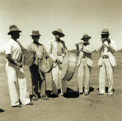 INSTRUMENTISTAS DO "BUMBA-MEU-BOI" /INSTRUMENTALISTS OF BUMBA-MEU-BOI