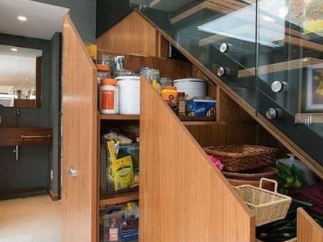 10-Ideias para aproveitar o espaço debaixo da escada.