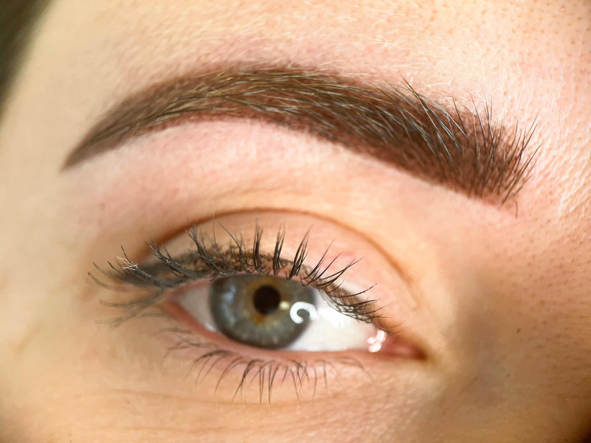 création sourcils