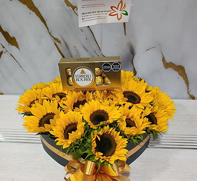 arreglo floral en girasoles forma de corazon y chocolates ferrero en cali, floristeria petalos de miraflores
