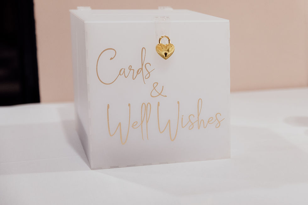 A round table wedding setting, blue and white colour scheme