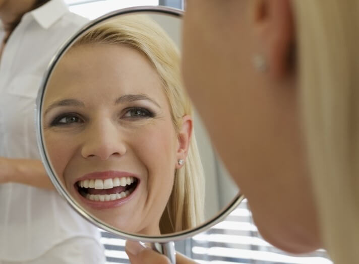 vantaggi degli impianti dentali Dental Clinique per un sorriso naturale