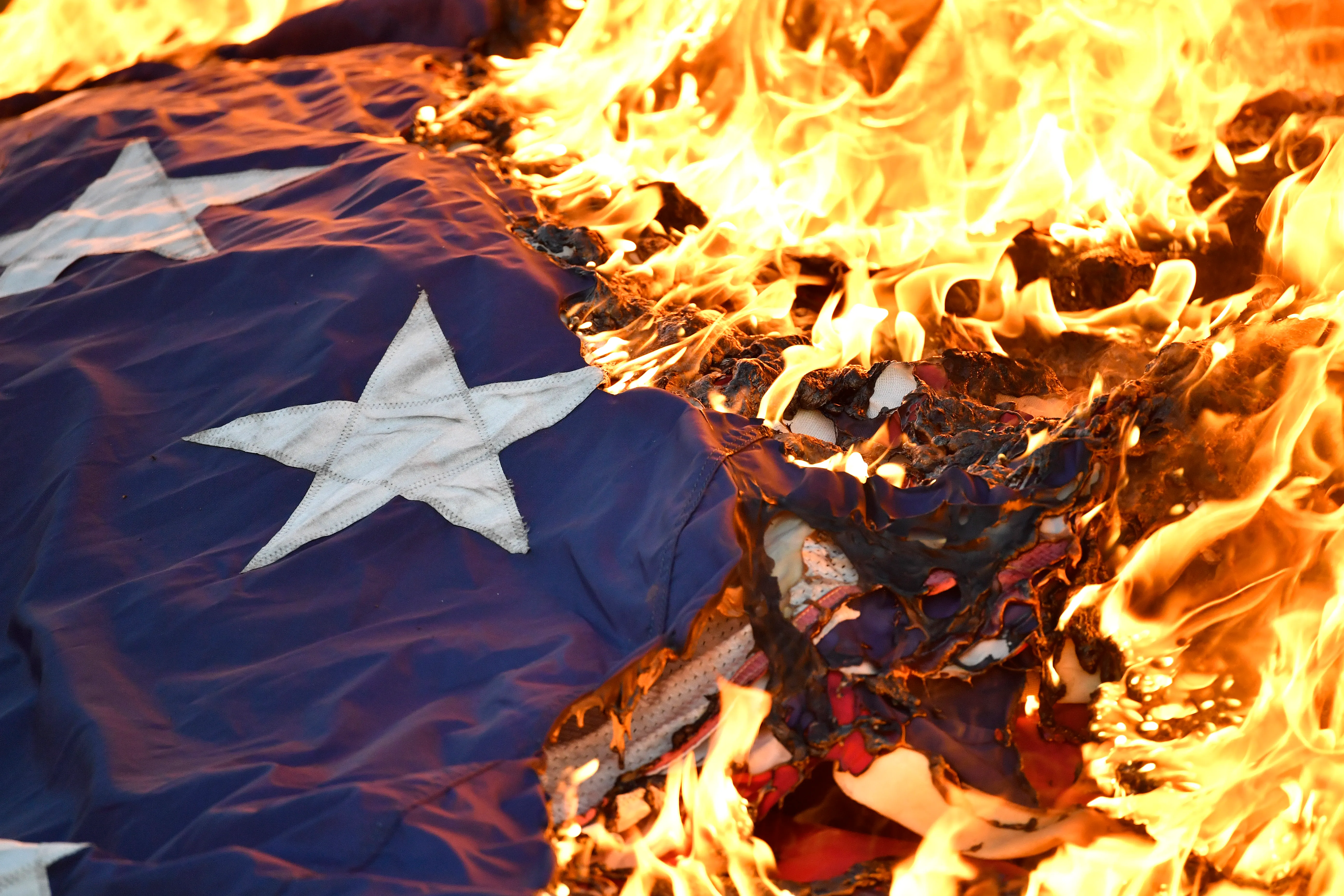 c6f89408-1d2c-473d-8c56-0050bffc9f8b-FlagCeremonyTDE011.webp