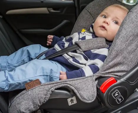 Limpeza e higienização de bebê conforto antes do aluguel