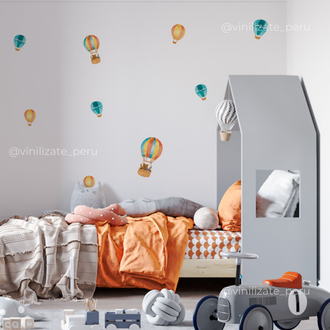 Bear in balloon // Wall Decals