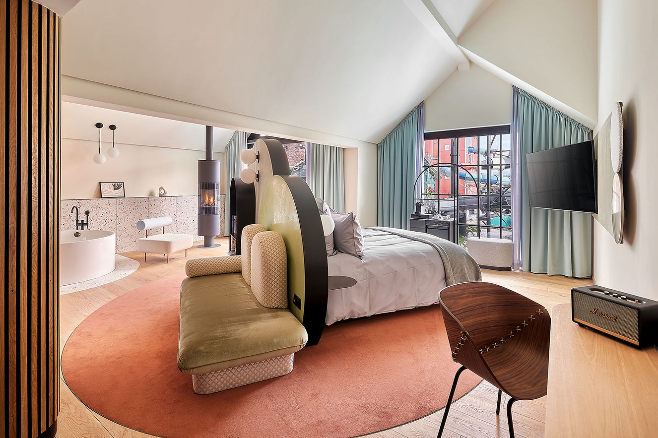 Suite im Hotel Krønasår im Europa-Park Rust mit freistehender Badewanne und Design-Interieur