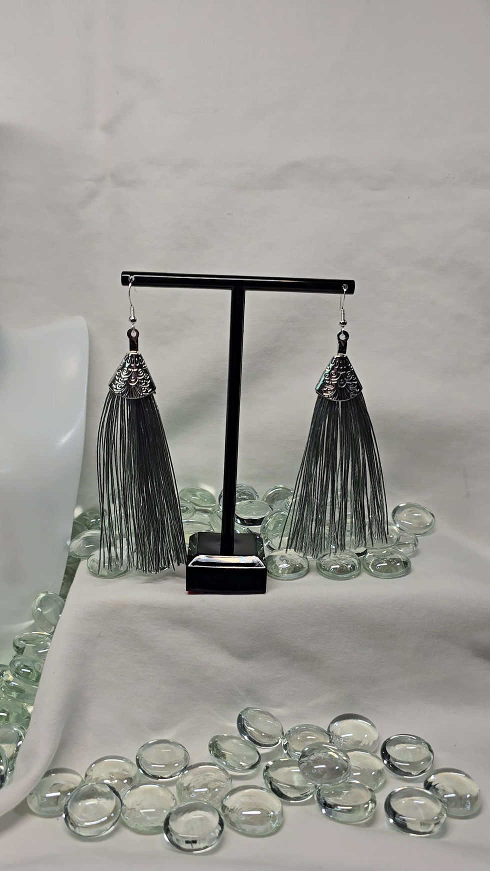 Thumbnail: Tassle Earrings: Grey