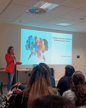 תמונה מתוך הרצאה להשתחרר מתסמונת המתחזה מאת לאורה יצחק