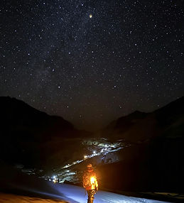 A dazzling canopy of stars spreads across the night sky above Mount Siguniang. Thanks to the crystal‑clear air at high altitude, the Milky Way reveals itself in a truly magical nightscape.