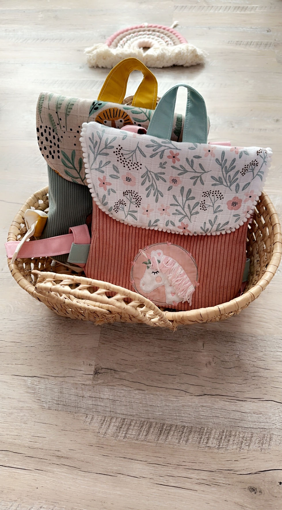 Miniature : Sac à dos crèche ou maternelle licorne crinière en laine brodée