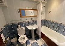 Wool Merchant Hotel Family Sleeps 3 Bathroom