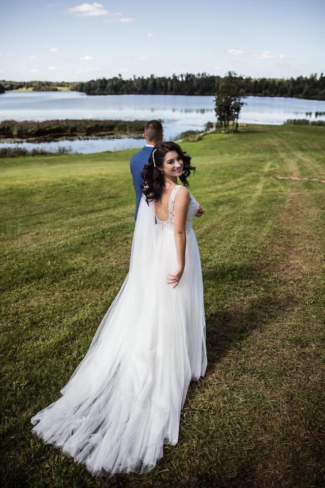 how to look good in your wedding photos