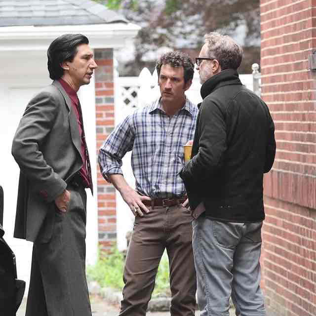 Adam Driver, Miles Teller e James Gray no set de Paper Tiger (RT Features)