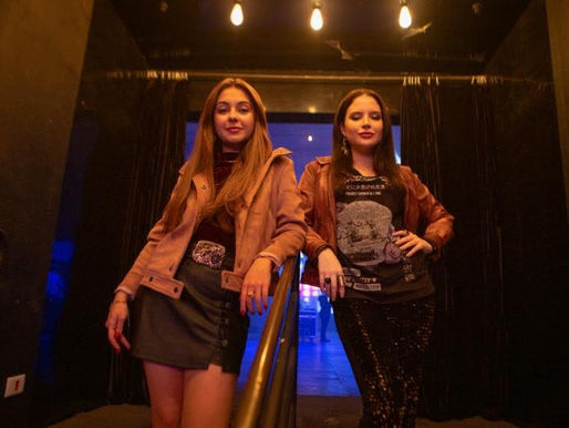 Klara Castanho como Maiara e Sophia Valverde como Maraisa