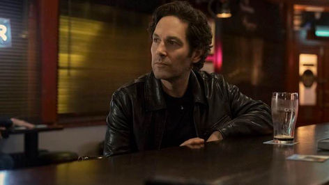 PAUL RUDD SAI DA SUA ZONA DE CONFORTO E VIVE MÚSICO AZARÃO NO DIVERTIDO HIT PARA DOIS