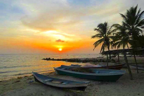 Rincon-Del-Mar-Beach-Sunset-Hostel-Mamallena1.jpeg
