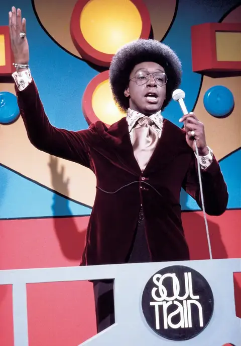 Soul Train fue un programa de televisión de variedades musicales estadounidense, que se emitió en redifusión desde 1971 hasta 2006.
En sus 35 años de historia, el programa contó con actuaciones de artistas principalmente de R&B, R&B contemporáneo, soul y hip hop, aunque artistas de funk, jazz, disco y gospel también aparecieron. La serie fue creada por Don Cornelius, que también sirvió como su primer presentador y productor ejecutivo.
Soul Train se estrenó el 2 de Octubre de 1971, con un show en vivo a transmitirse por la tarde entre semana. El primer episodio del programa contó como invitados el cantante Jerry Butler y dos grupos, los Chi-Lites y las Emotions. Cornelius fue asistido por Clinton Ghent, una bailarina profesional local que apareció en los primeros episodios antes de pasar detrás del escenario como productora y conductora secundaria.