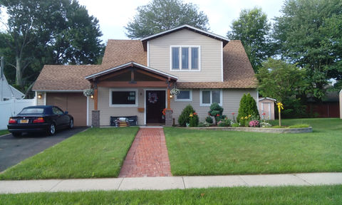 6 Blueberry ln. Hicksville NY 11801 Photo of house from street