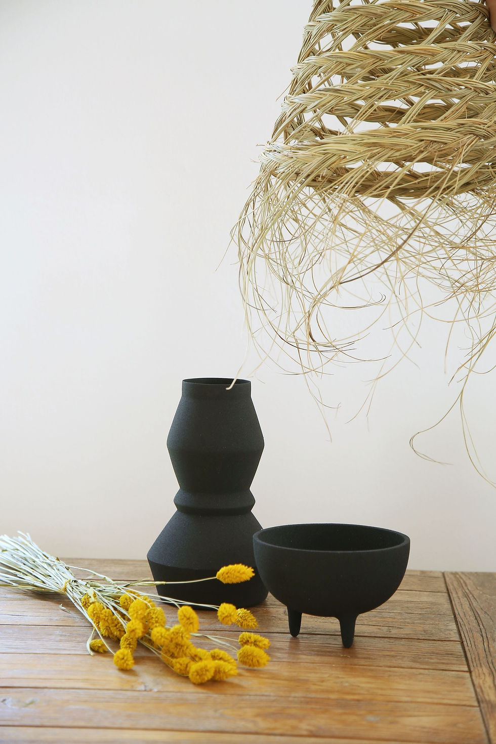 Thumbnail: תמונה של אגרטל מתכת קטן בצבע שחור