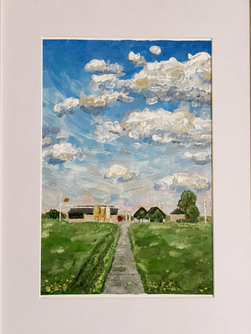 Schilderij van een boerderij uit Groningen met een wolkenlucht en groene weide.