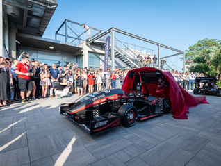 Bemutatta első elektromos autóját a Széchenyi István Egyetem Formula Student csapata