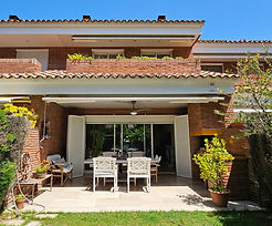 Luxurious Villa a stone's throw from the beach in Gavamar