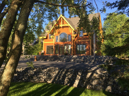 Maison champêtre avec les portes et fenêtres VST