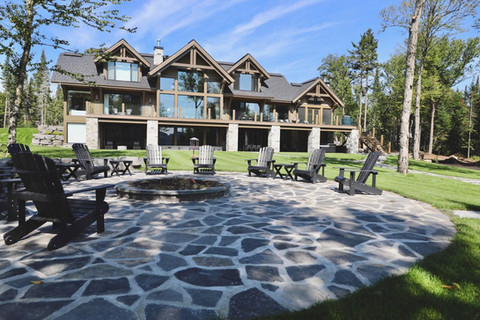 Fenêtres en aluminium triple vitrage, haute performance pour confort et style