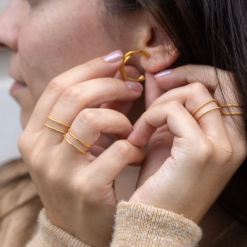 Thumbnail: Bague double torsadée en plaqué or fabriquée à la main à Bruxelles
