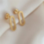 Boucles d'oreilles maillon plaqué or martelé fabriquées à Bruxelles