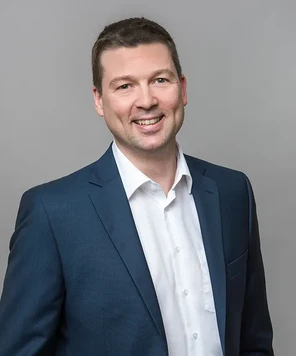 Alexander Ettinger
Associate Partner, Head of
Training & Qualification