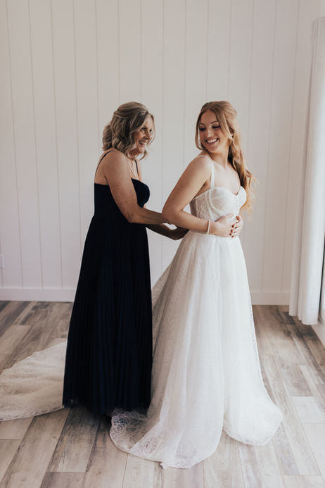 Beyond the Meridian - Getting ready - Wedding - Edmonton wedding venue