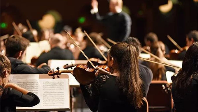 《怀旧》交响乐