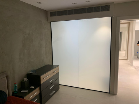 זכוכית חכמה חדר אמבטיה