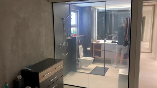 זכוכית חכמה חדר אמבטיה