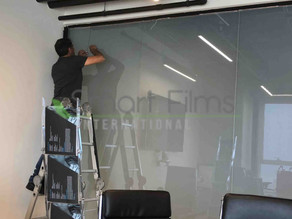 טיפ 4: זכוכית חכמה מול פילם חכם דביק