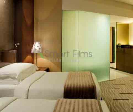 זכוכית חכמה בית מלון