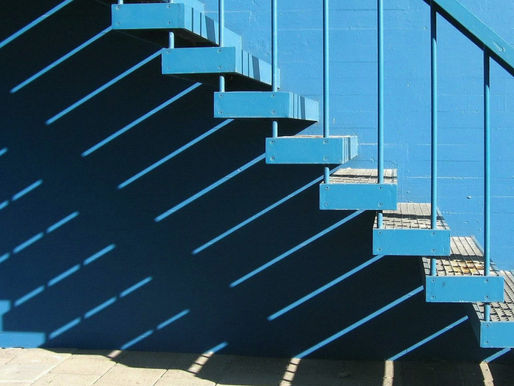 Wózek inwalidzki, schody na klatce schodowej, brak windy nie jest już przeszkodą aby wyjść z domu. Transport osób po schodach