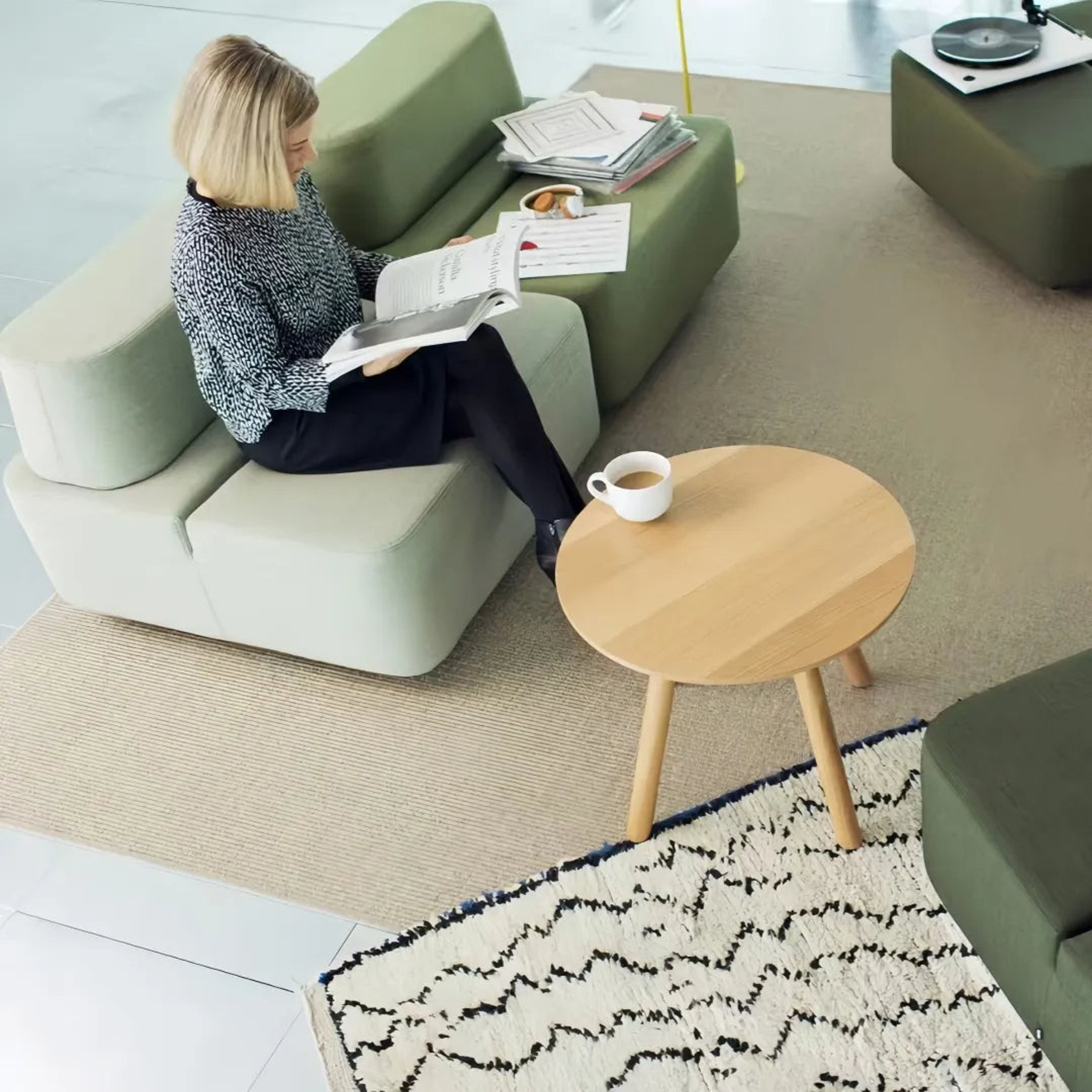 Reception Lounge Seating – Upholstered Sofa Stools & Benches for Office