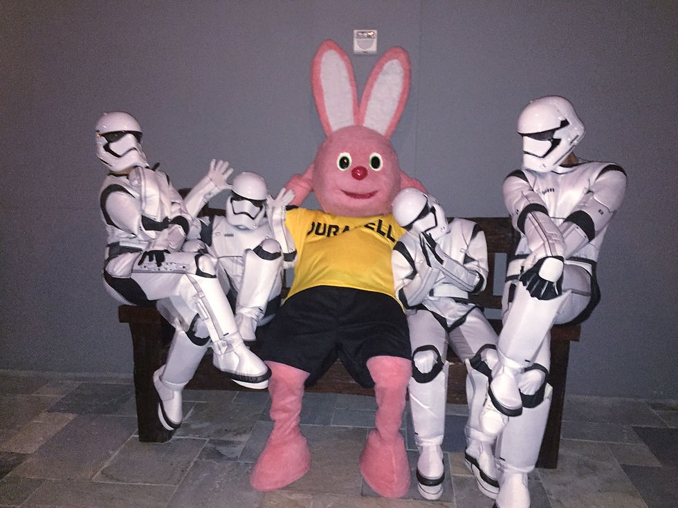 Stormtroopers dancers with Duracell Bunny