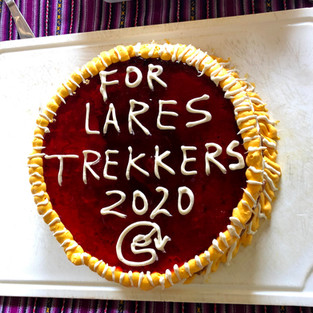 Cake that says, "For Lares Trekkers 2020"