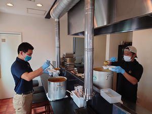 子ども食堂で食事を提供